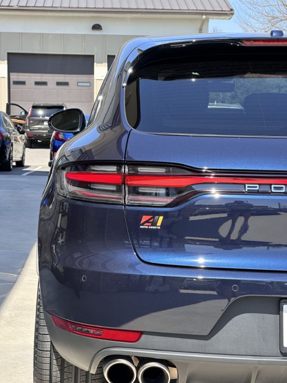 2021 Porsche Macan Image 13
