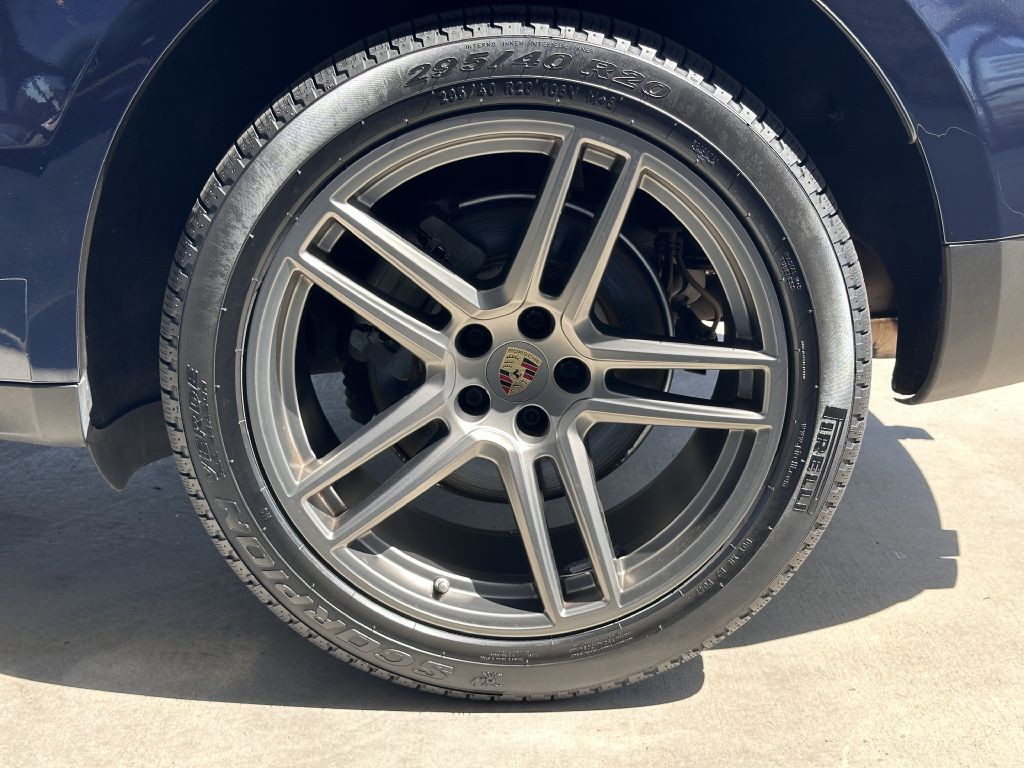 2021 Porsche Macan Image 16