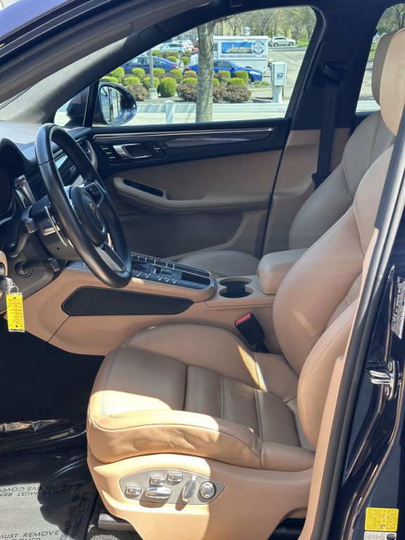 2021 Porsche Macan Image 19