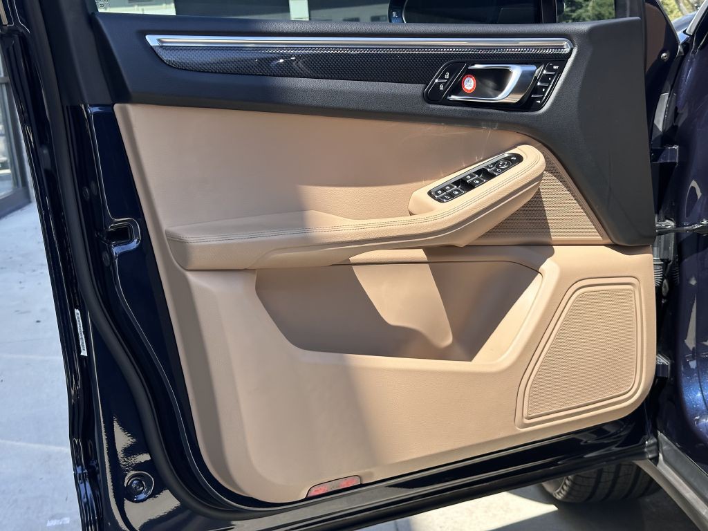 2021 Porsche Macan Image 20