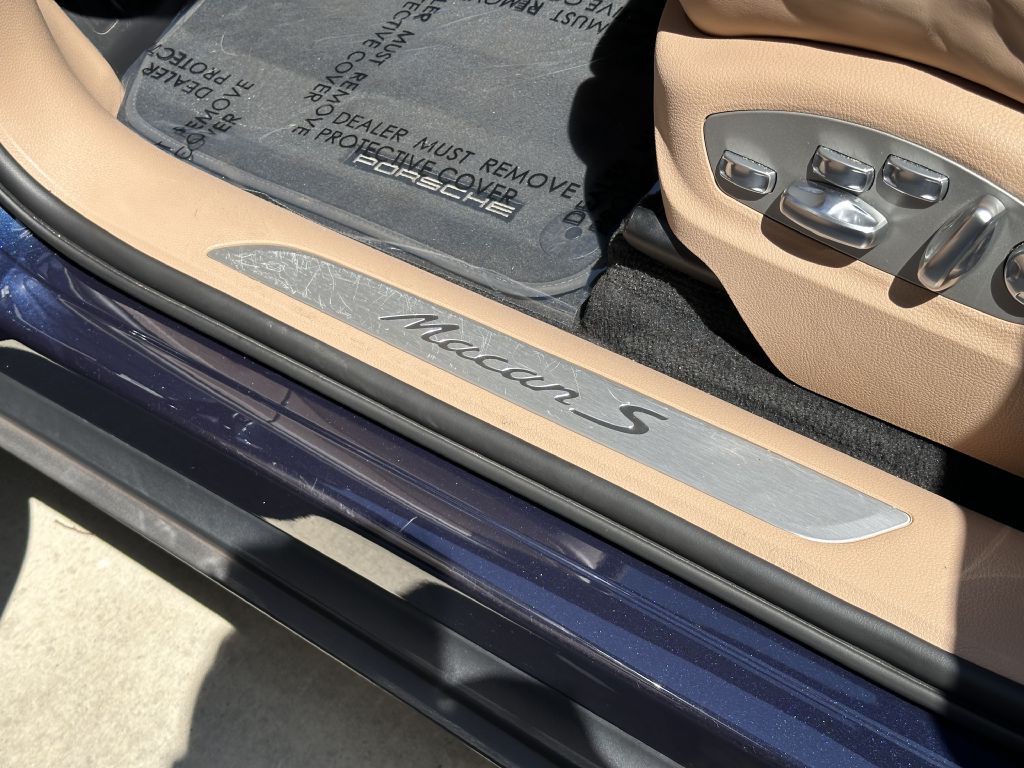 2021 Porsche Macan Image 24