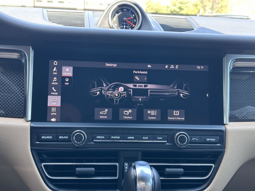 2021 Porsche Macan Image 40