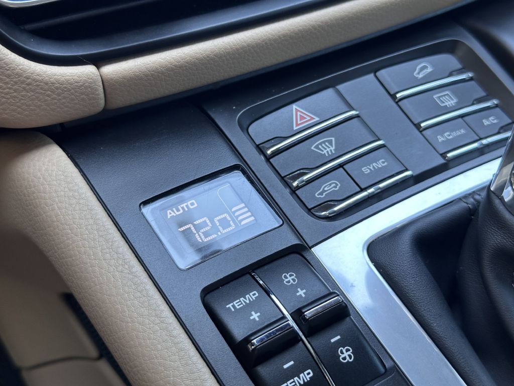 2021 Porsche Macan Image 44