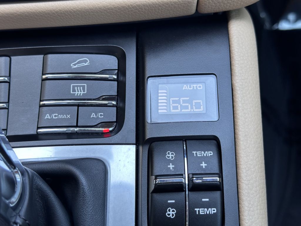 2021 Porsche Macan Image 45