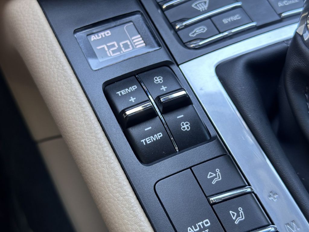 2021 Porsche Macan Image 46