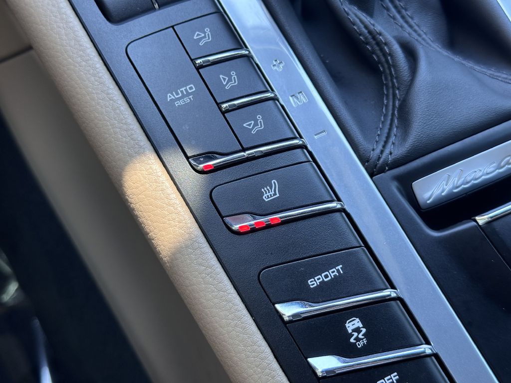 2021 Porsche Macan Image 50
