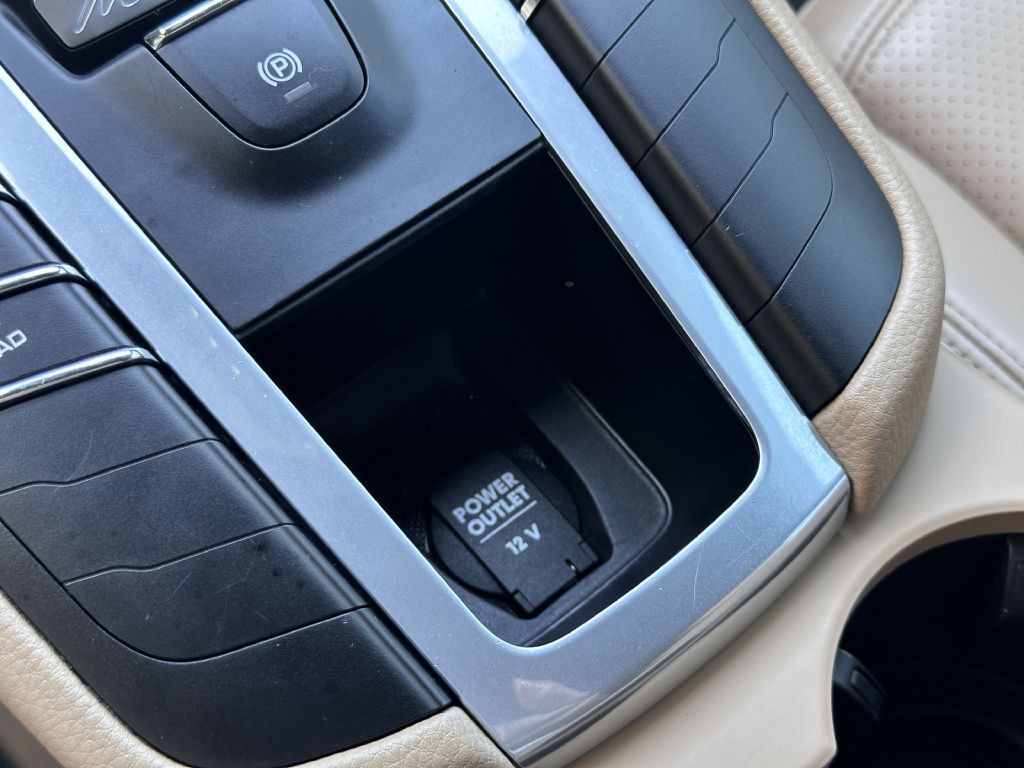 2021 Porsche Macan Image 54