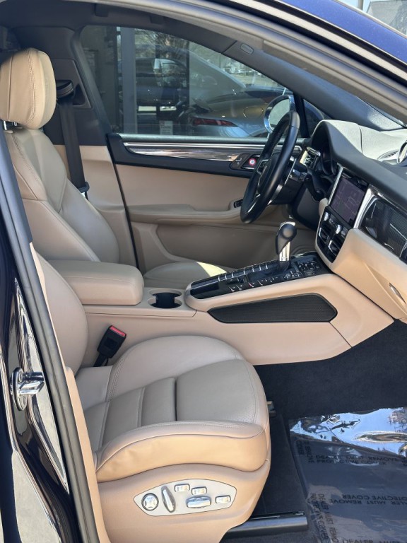 2021 Porsche Macan Image 63