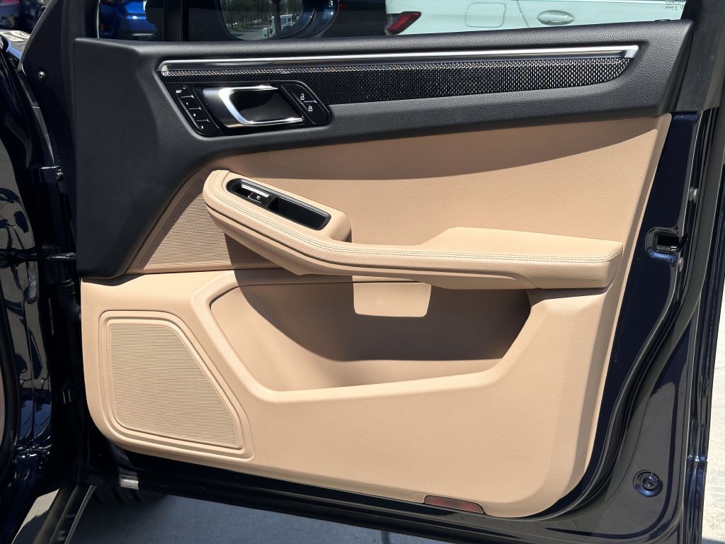 2021 Porsche Macan Image 64