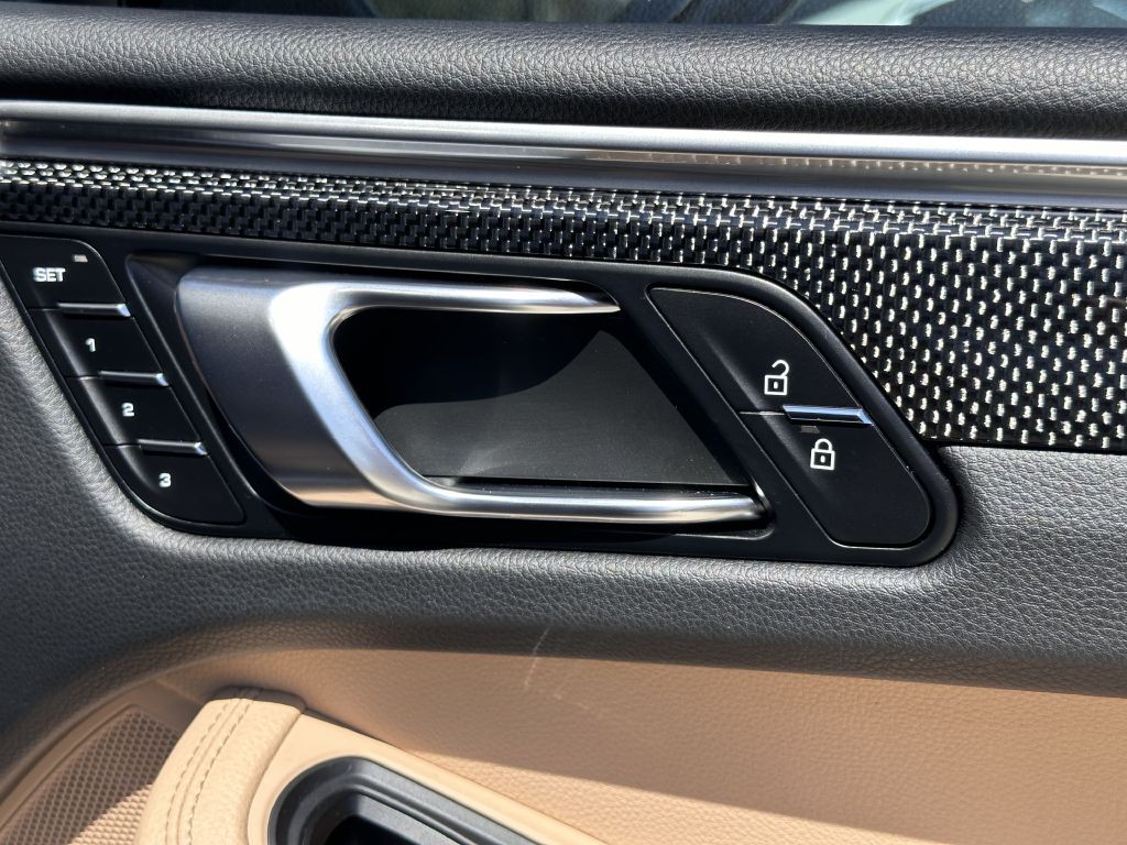 2021 Porsche Macan Image 66