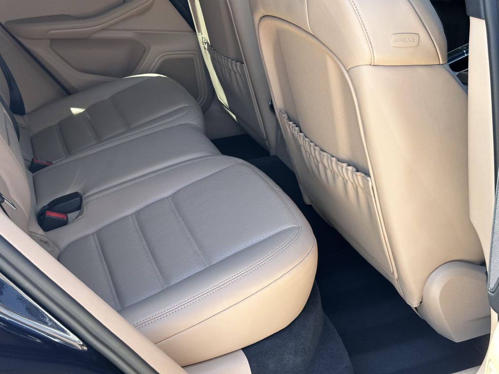 2021 Porsche Macan Image 93