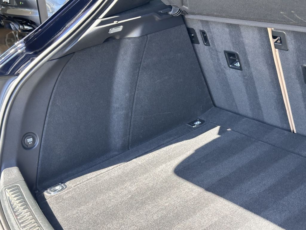 2021 Porsche Macan Image 98