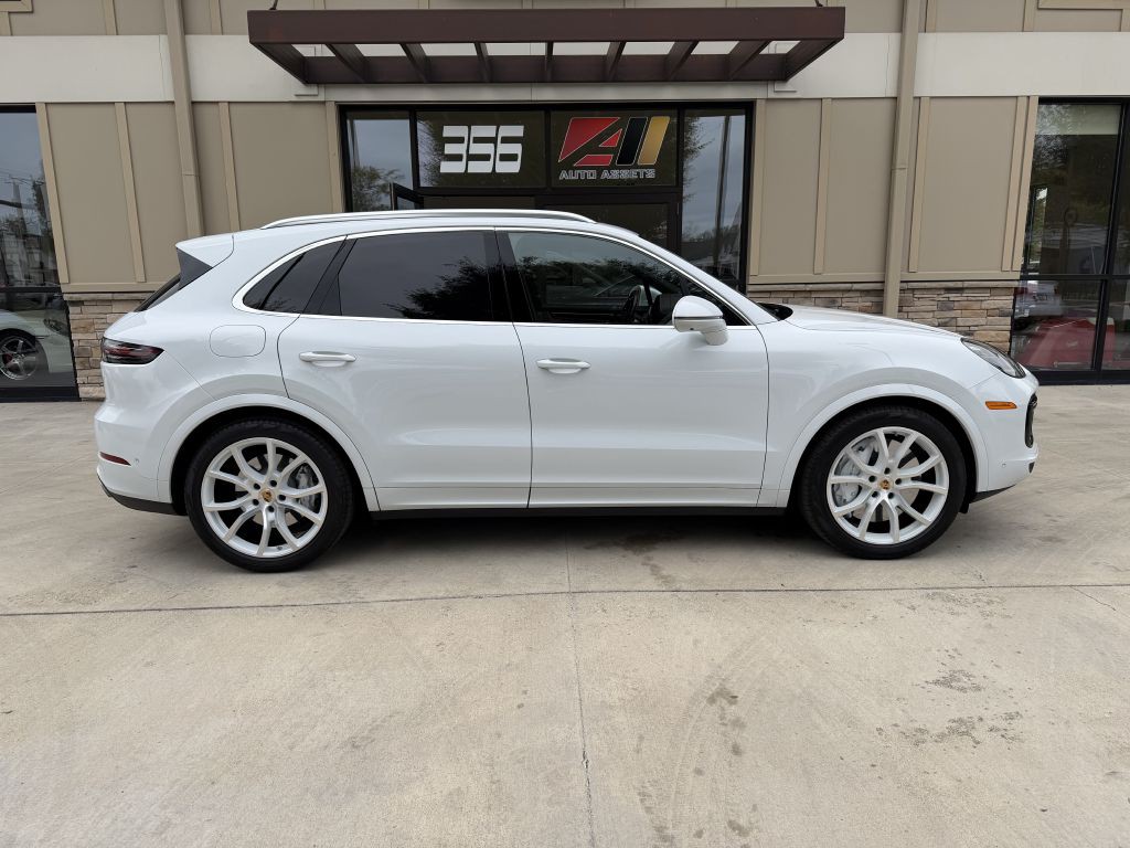 2022 Porsche Cayenne Image 2