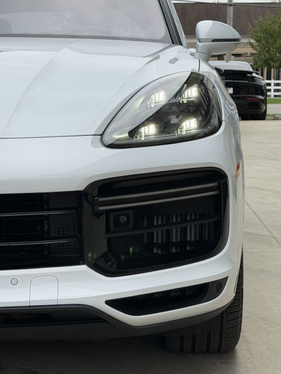 2022 Porsche Cayenne Image 6