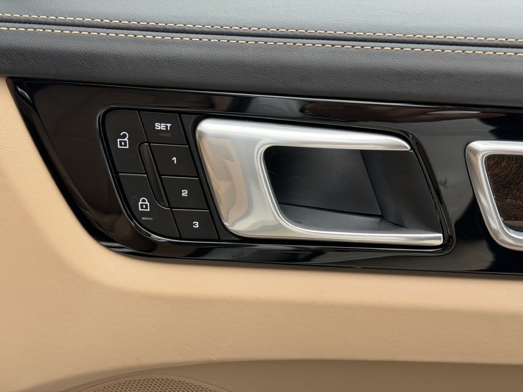 2022 Porsche Cayenne Image 8