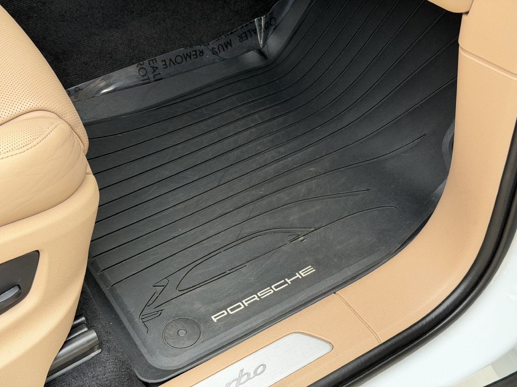 2022 Porsche Cayenne Image 12