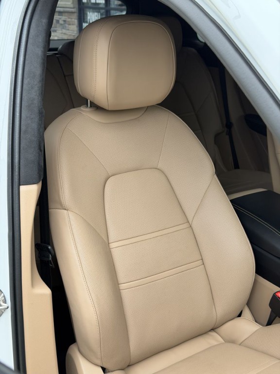 2022 Porsche Cayenne Image 14
