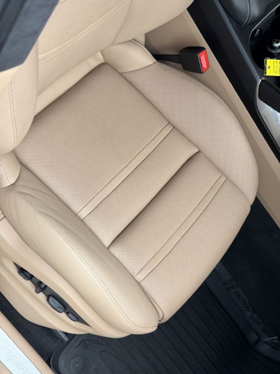 2022 Porsche Cayenne Image 15