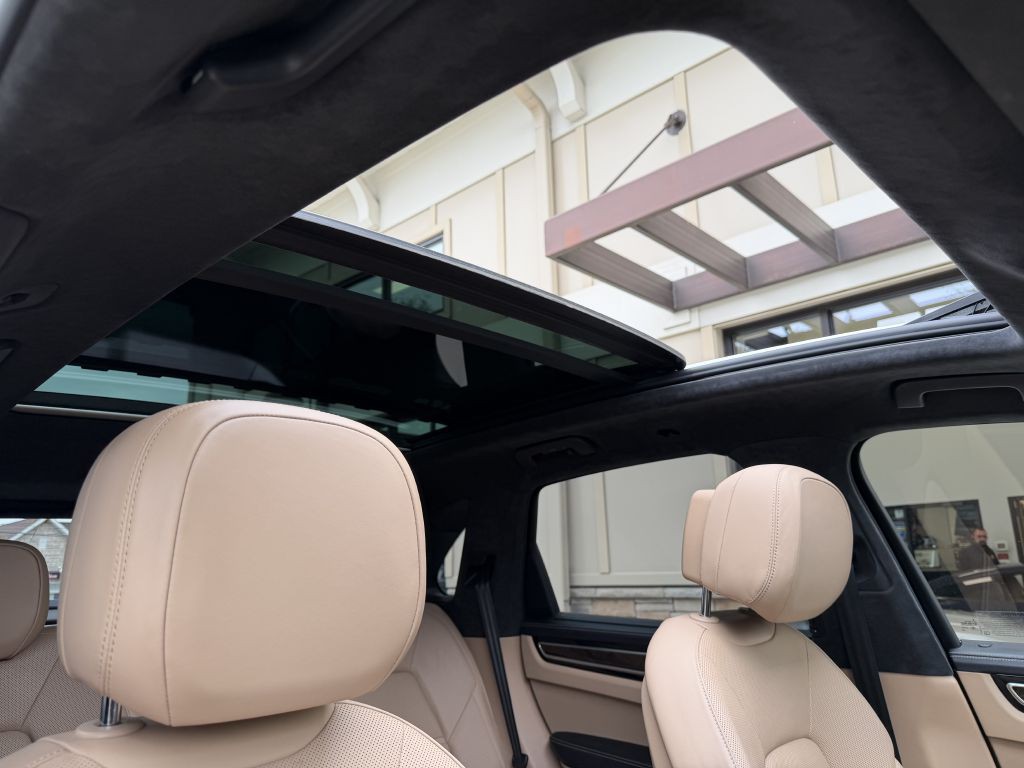 2022 Porsche Cayenne Image 24