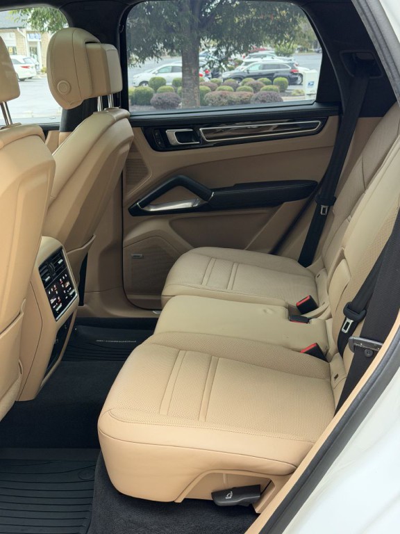 2022 Porsche Cayenne Image 25