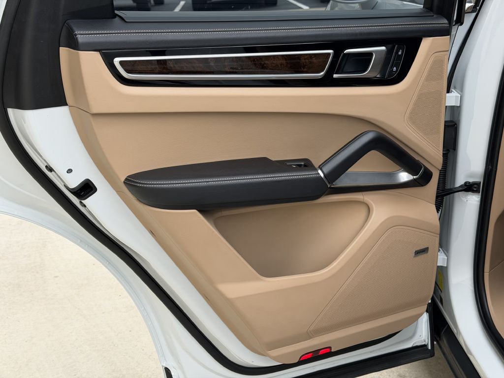 2022 Porsche Cayenne Image 26