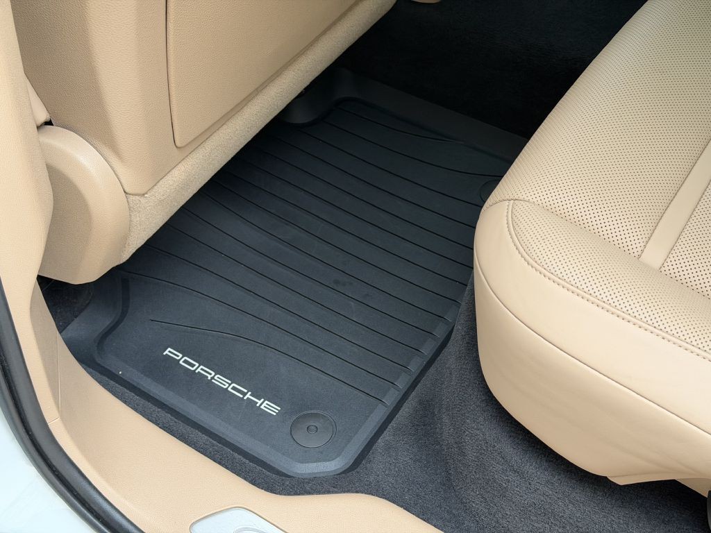 2022 Porsche Cayenne Image 32