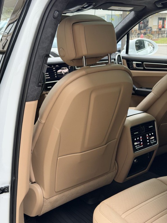 2022 Porsche Cayenne Image 33