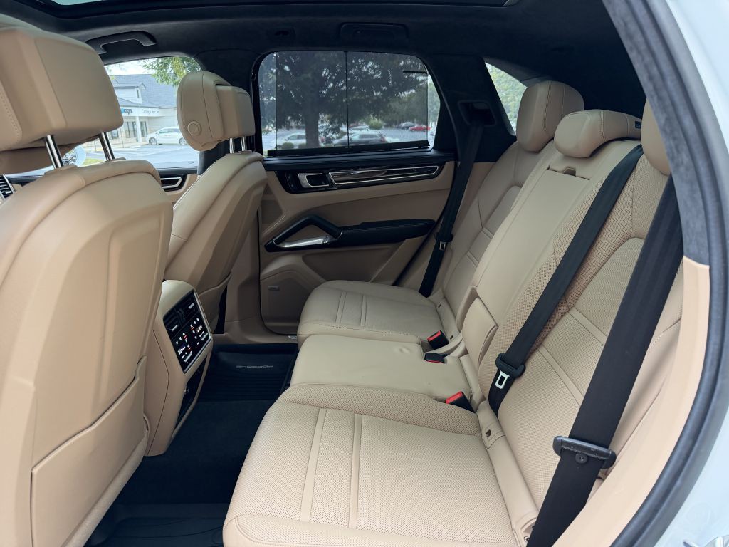 2022 Porsche Cayenne Image 35