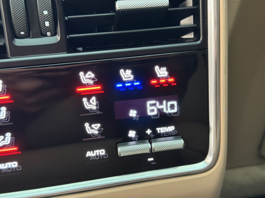 2022 Porsche Cayenne Image 38