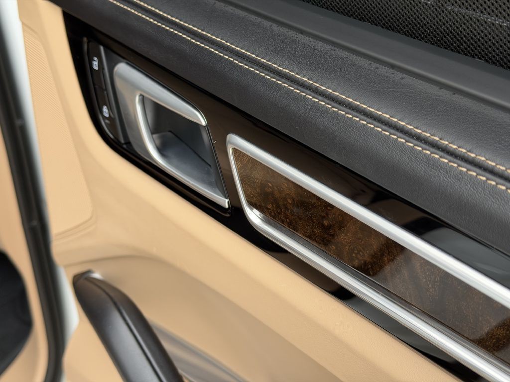 2022 Porsche Cayenne Image 42