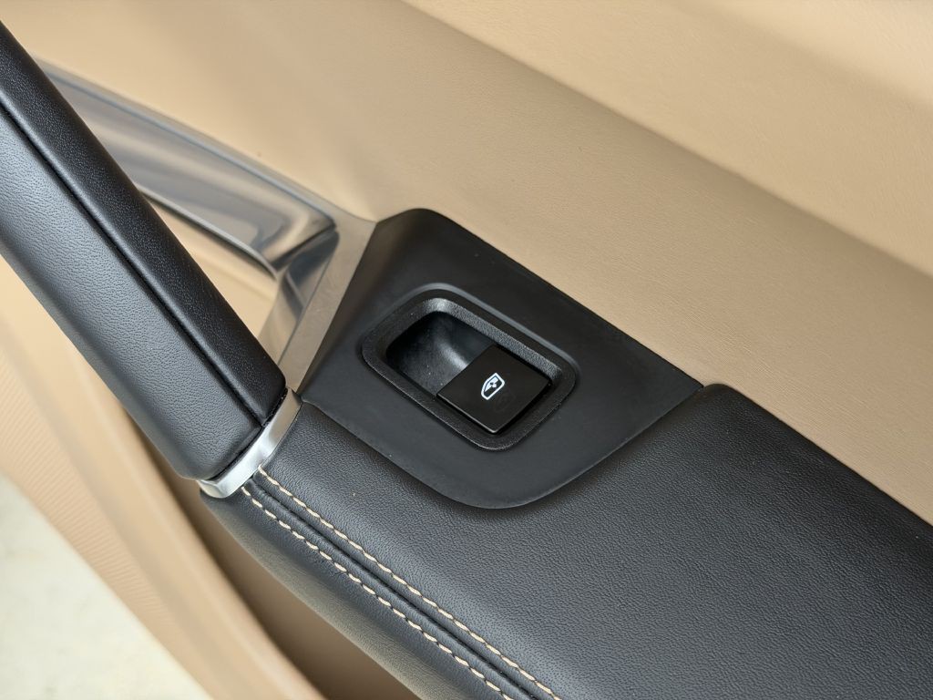 2022 Porsche Cayenne Image 44