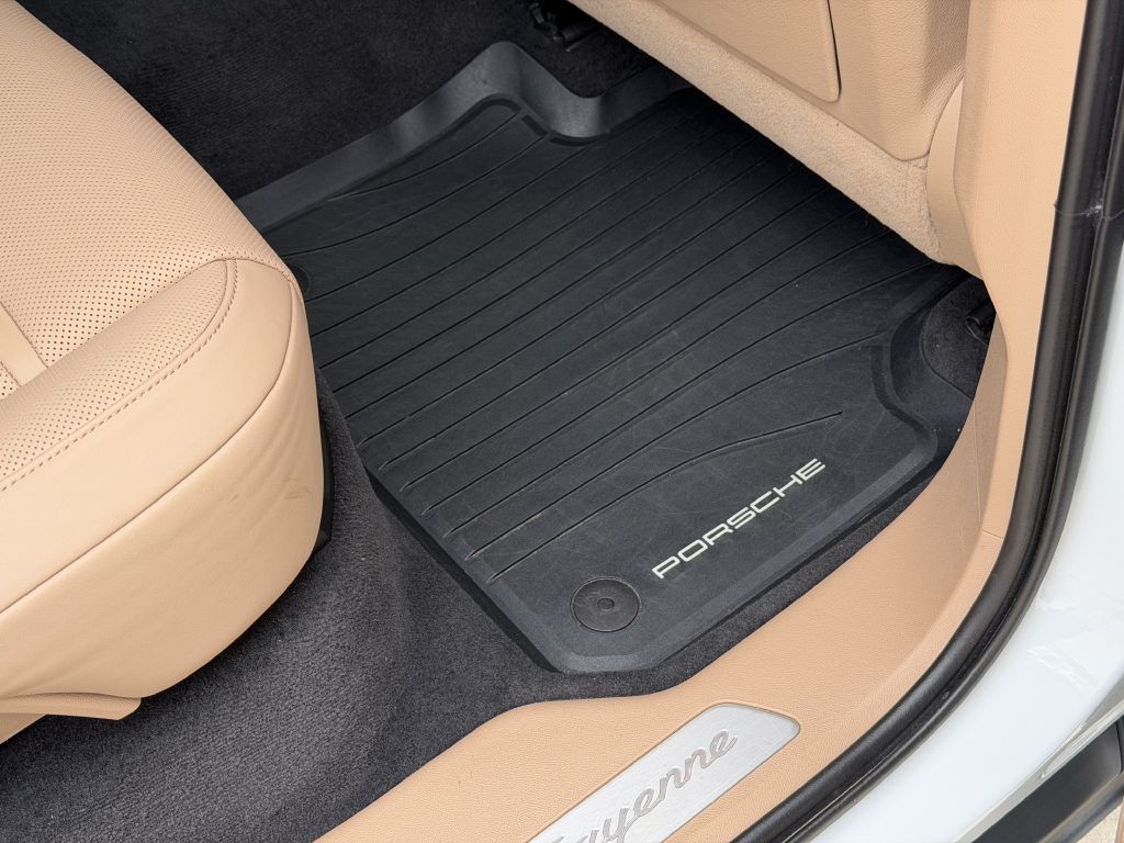 2022 Porsche Cayenne Image 46