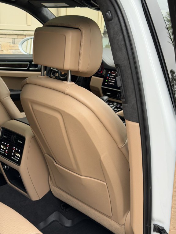 2022 Porsche Cayenne Image 47