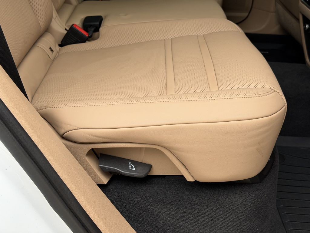 2022 Porsche Cayenne Image 48