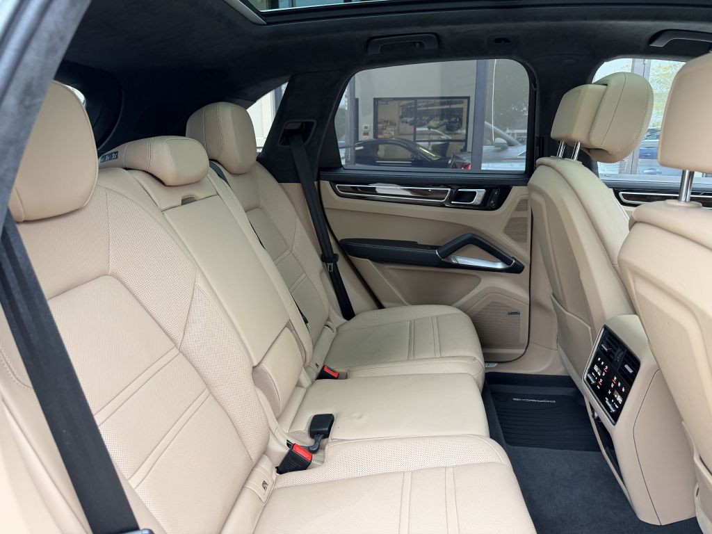 2022 Porsche Cayenne Image 49