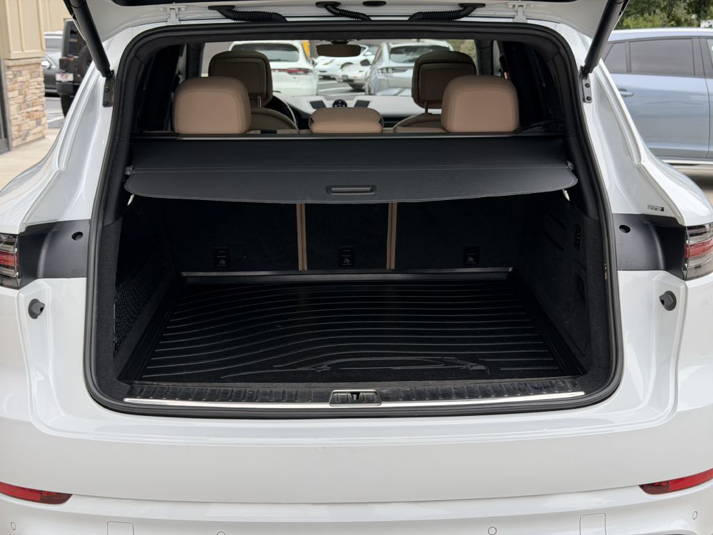 2022 Porsche Cayenne Image 51