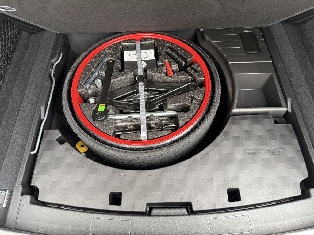 2022 Porsche Cayenne Image 55