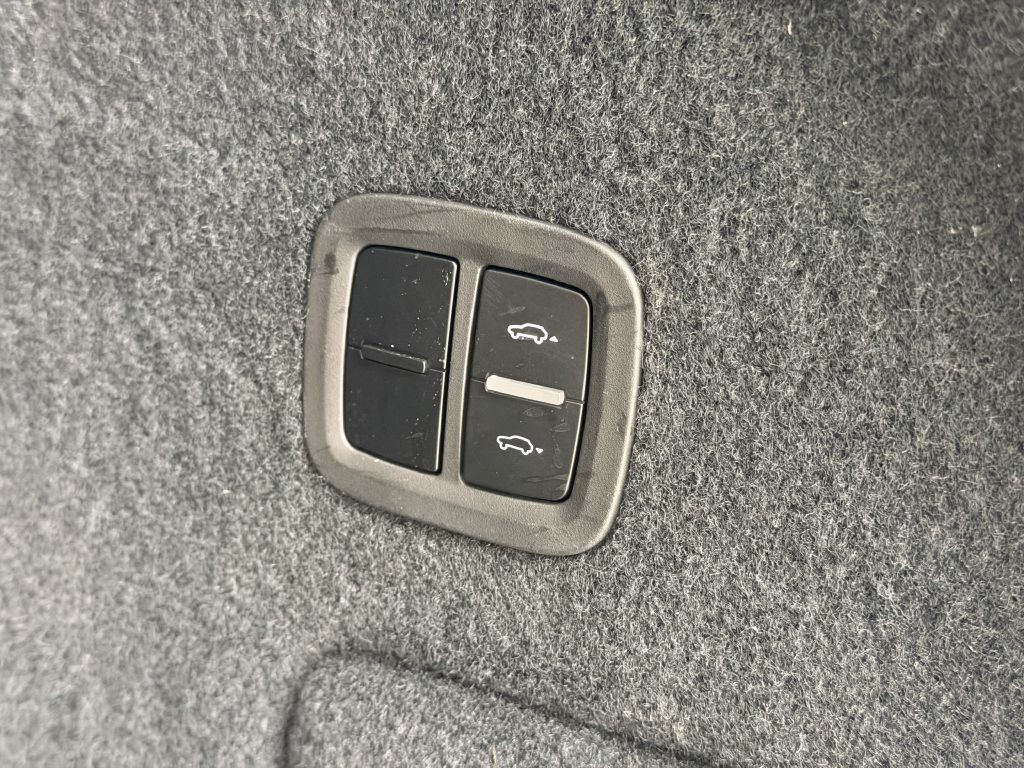 2022 Porsche Cayenne Image 56