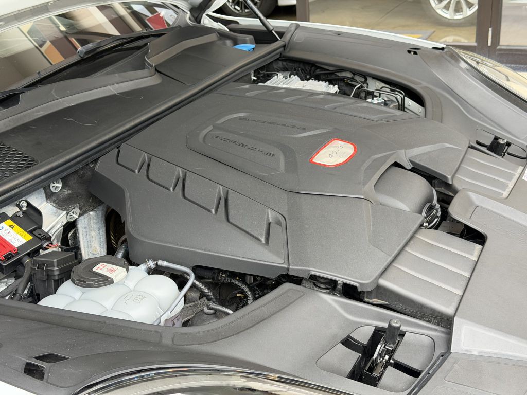 2022 Porsche Cayenne Image 60