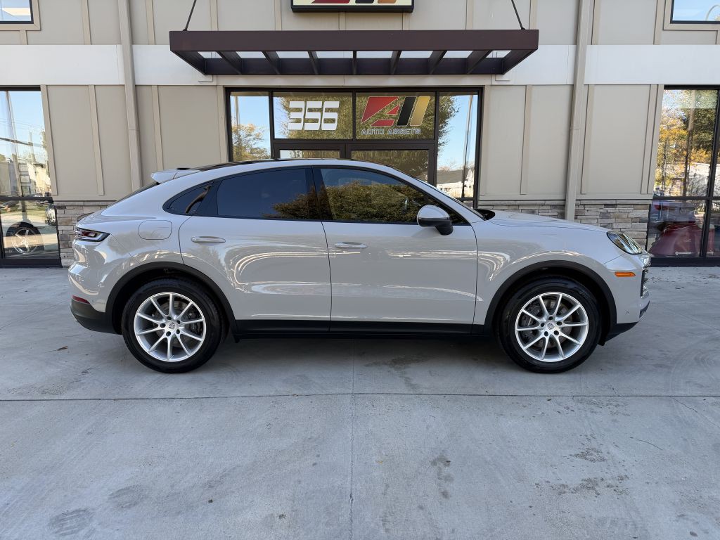 2024 Porsche Cayenne Image 2