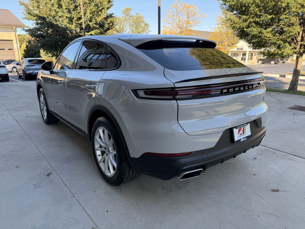 2024 Porsche Cayenne Image 6