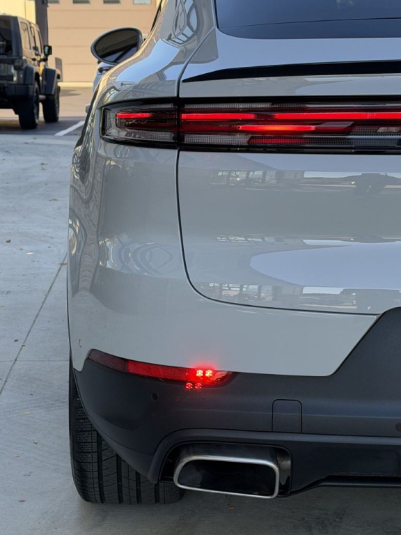 2024 Porsche Cayenne Image 13