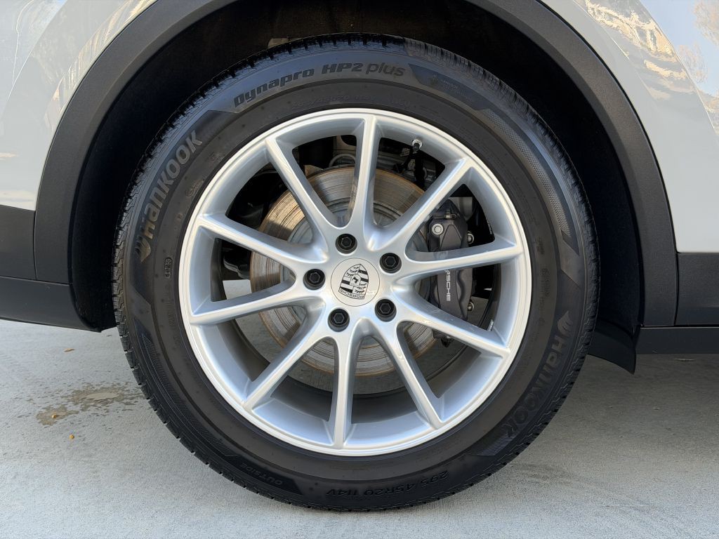 2024 Porsche Cayenne Image 17