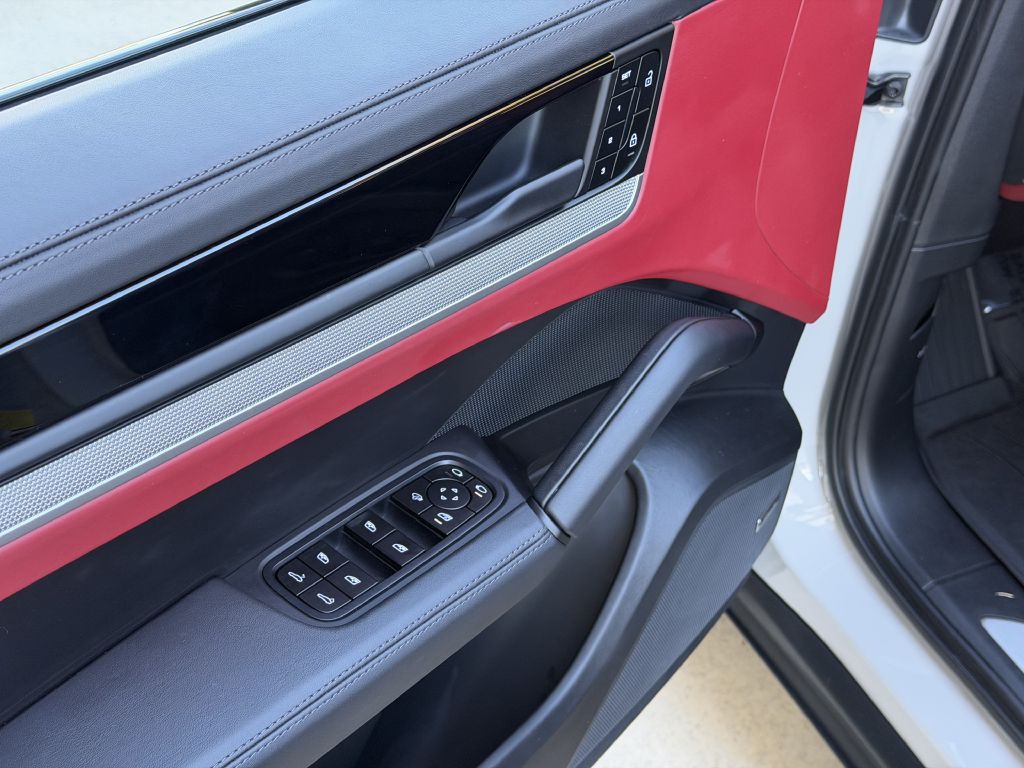2024 Porsche Cayenne Image 21