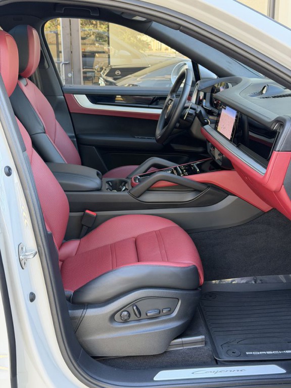 2024 Porsche Cayenne Image 55