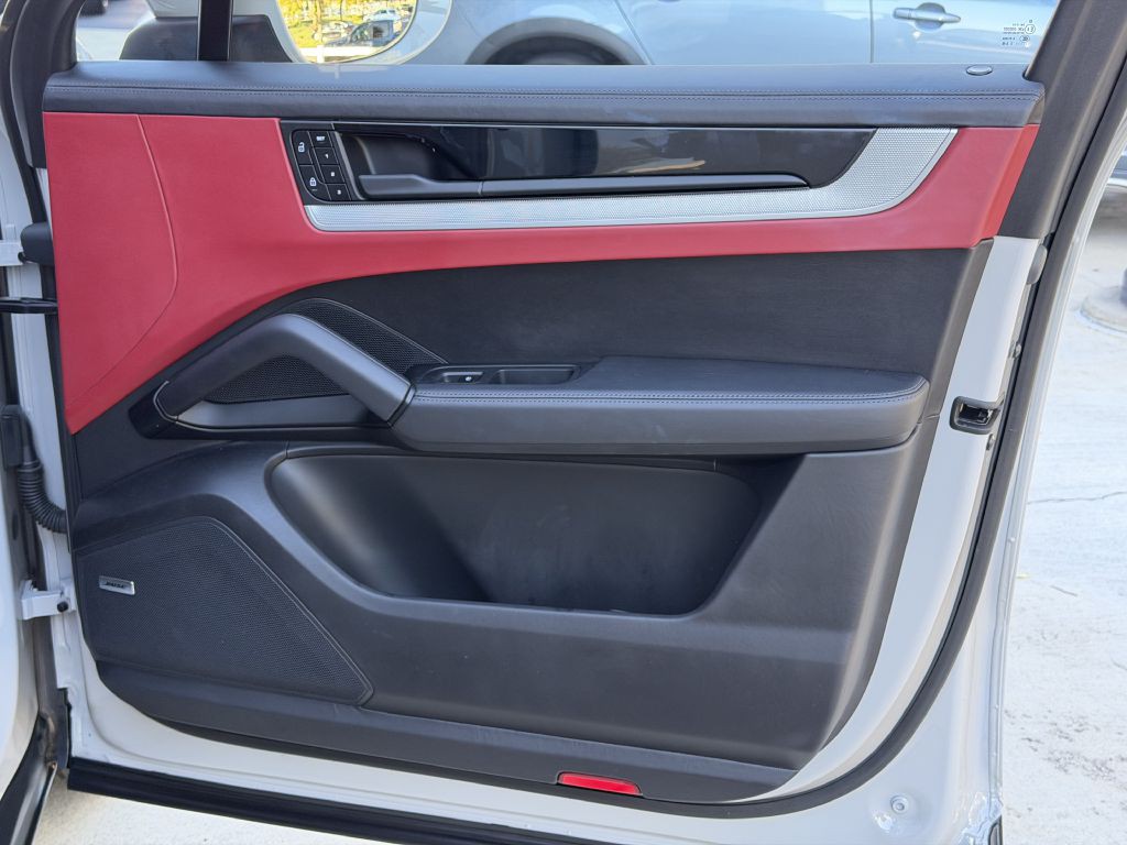 2024 Porsche Cayenne Image 56