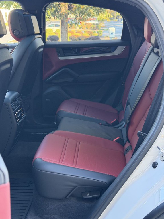 2024 Porsche Cayenne Image 70