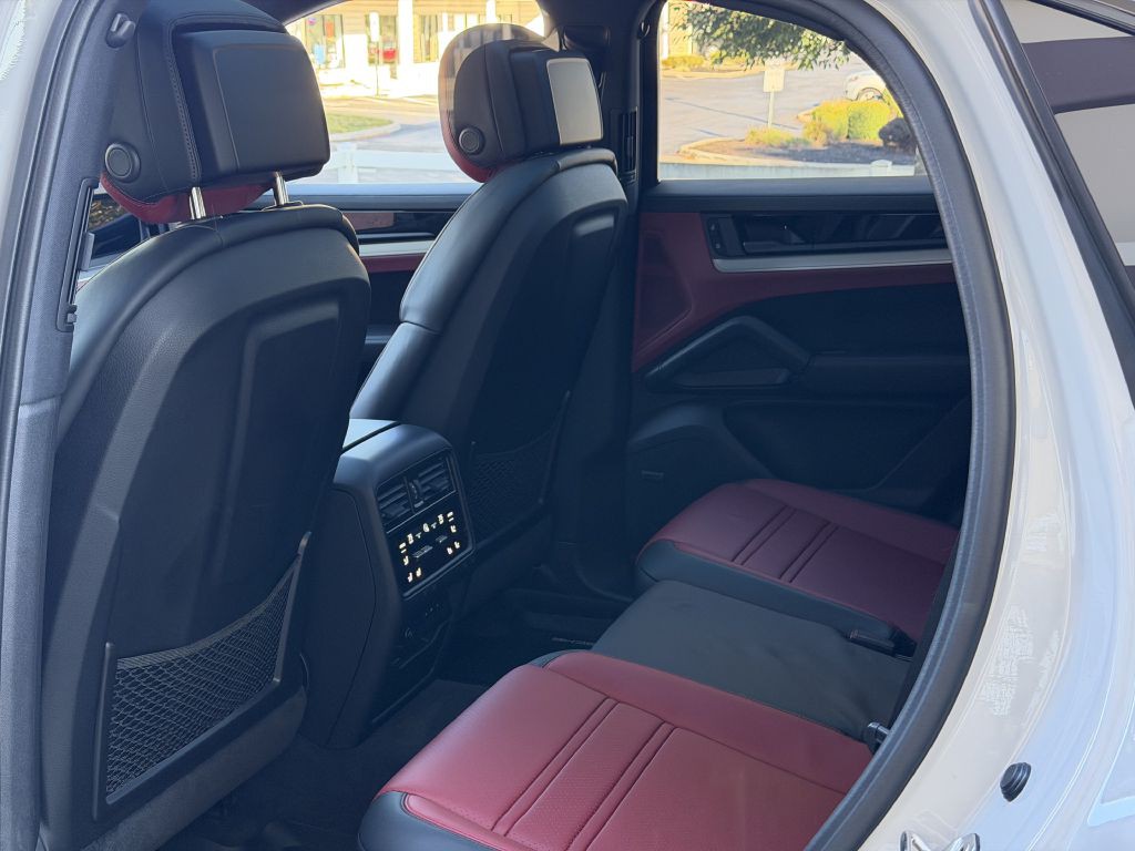 2024 Porsche Cayenne Image 71