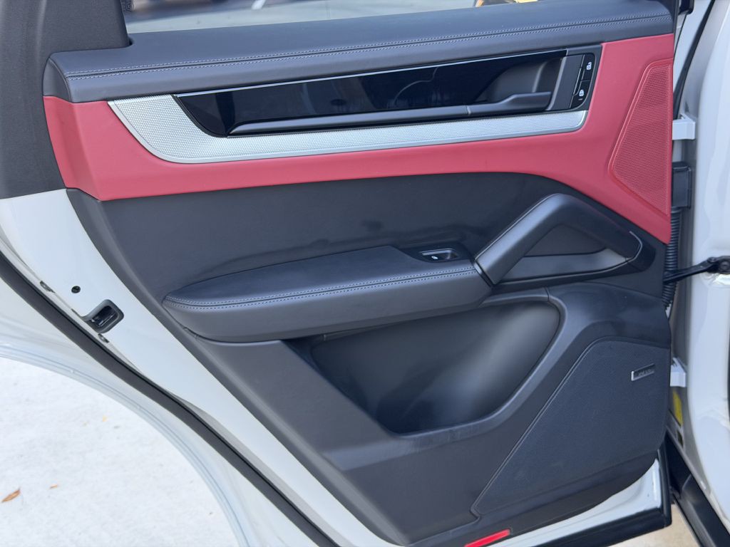2024 Porsche Cayenne Image 72