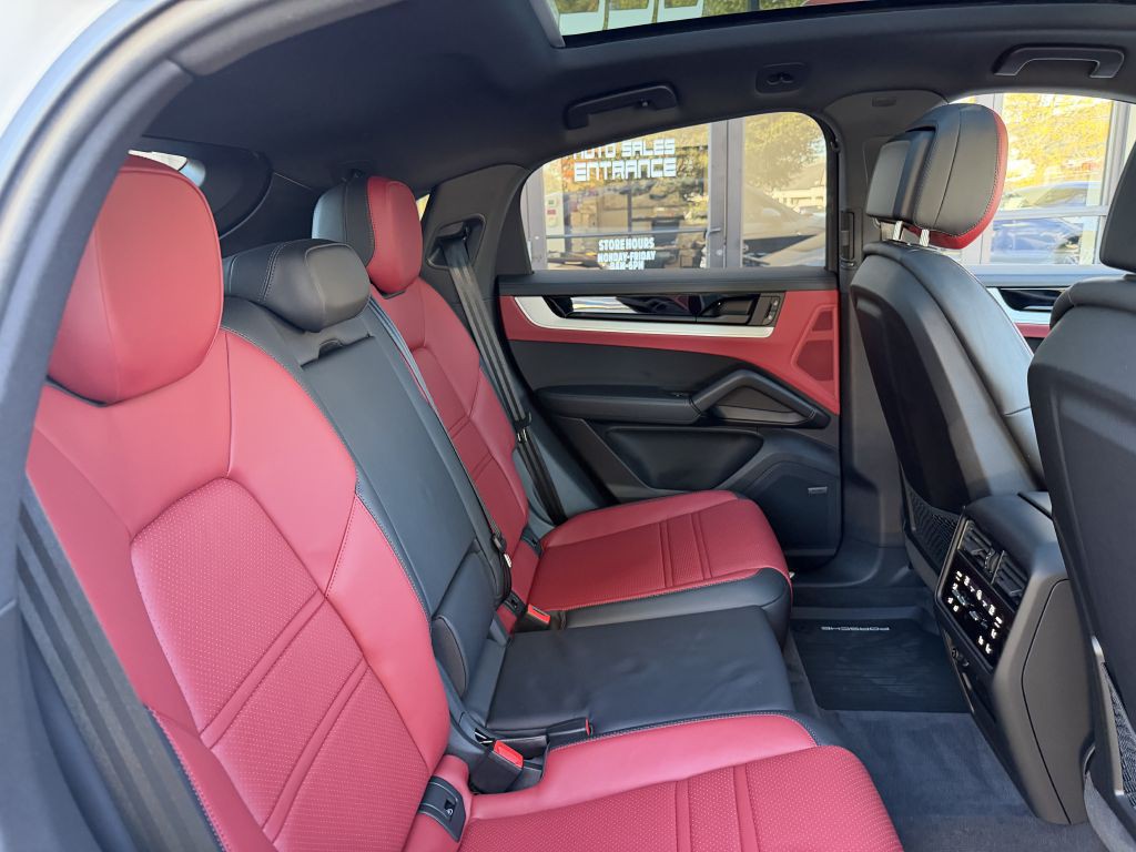 2024 Porsche Cayenne Image 92